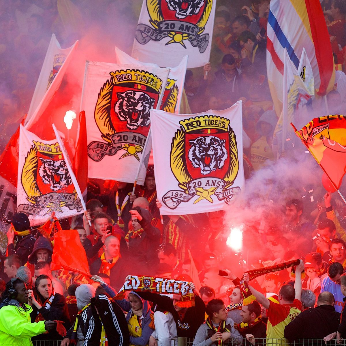 Les ultras lensois ont affiché leur solidarité avec le CUP - Canal