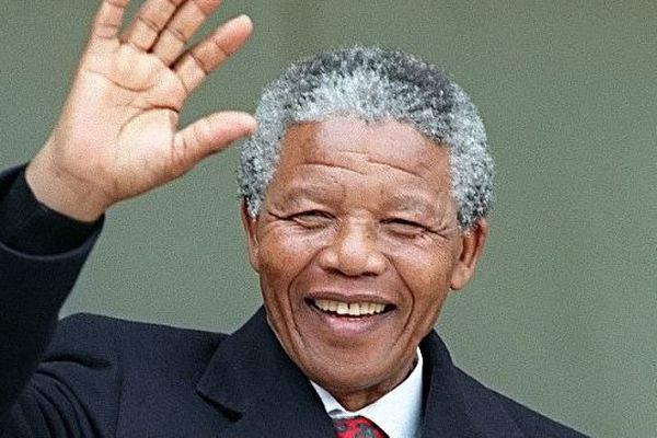 Nelson Mandela en 1990 à Paris, archives AFP