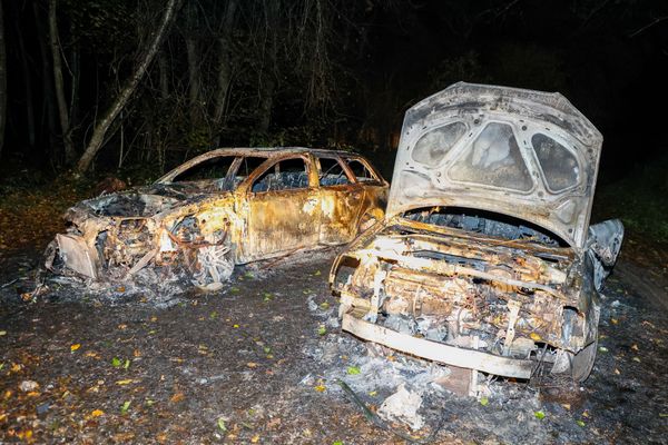 Deux voitures ayant servi au braquage d'or en Suisse ont été retrouvées à Meroux-Moval en direction de la communes de Charmois dans le Territoire de Belfort.