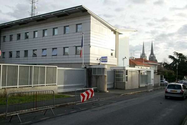 L'homme s'est présenté le 10 mars dernier au commissariat de Bayonne. Il a expliqué être un opposant à Vladimir Poutine et faire l'objet de menaces de mort.