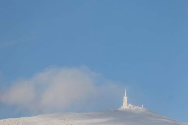 Le Mont-Ventoux, fantomatique