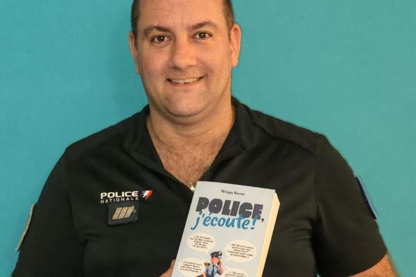 Policier à Toulouse, Philippe Baccus a recensé les perles du 17, le numéro d'urgence de la police, dans un livre paru le 4 octobre 2024