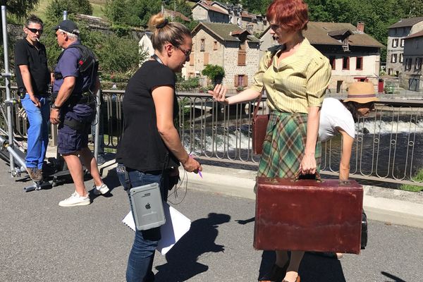 Combien pour la valise d'Audrey Fleurot ??  L'actrice était à Eymoutiers (haute-Vienne) en juillet 2017 pour le tournage d'un épisode de l'ultime saison. 