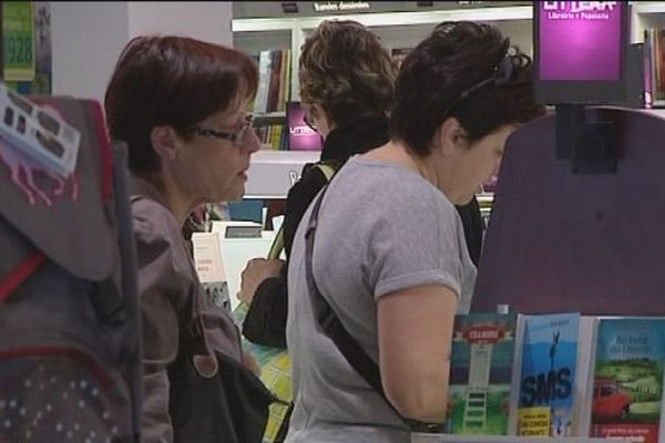 Les premiers clients de la librairie Littera à Montbéliard