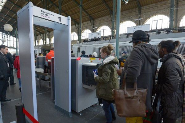 Un portique de sécurité gare du Nord.