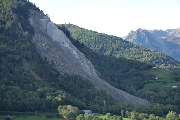 Eboulement au dessus de la commune de Viella près de Barèges en 2018.