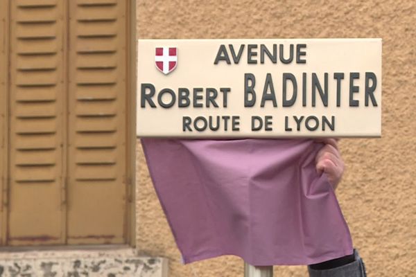 La route de Lyon à Cognin s'appelle désormais l'avenue Robert Badinter, en hommage au lien fort qui unissait l'ancien garde des Sceaux à la petite ville de Savoie - 10 avril 2024