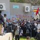 Bain de foule pour Emmanuel Macron ce mardi 19 mars dans la Cité La Castellane à Marseille.