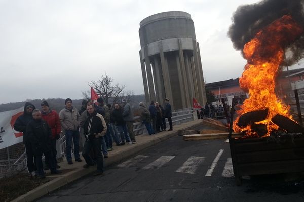 Mercredi matin (13 février 2013), à Issoire (Puy-de-Dôme), une partie des salariés du site d'Aubert et Duval a débrayé alors qu'une réunion dans le cadre de la négociation annuelle obligatoire a lieu à Paris. Les syndicats demandent une augmentation de 8%, la direction ne souhaite accorder que 2%.