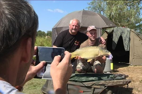 Certains pêcheurs viennent de l'étranger pour pêcher (et relâcher) les poissons limousins.