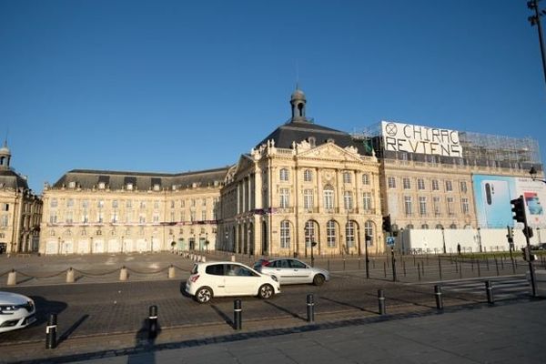 Avec cette banderole, les membres du mouvement XR veulent attirer l'attention sur l'urgence climatique