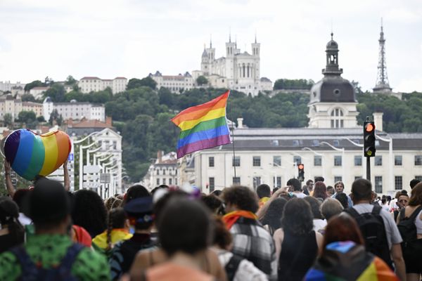 Quarante ans après la dépénalisation de l'homosexualité, le Sénat étudie une loi visant à apporter une réparation aux personnes homosexuelles condamnées ente 1942 et 1982.