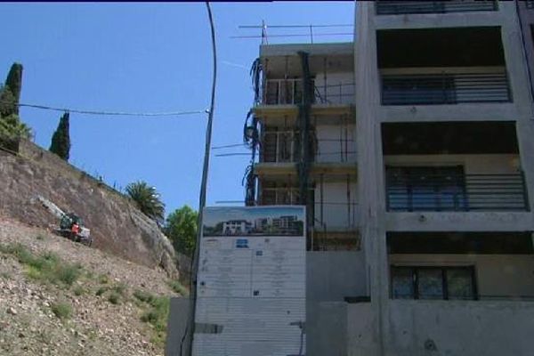 A Saint-Raphaël, l'effondrement d'une falaise, il y a quelques mois, a provoqué l'arrêt du chantier d'une résidence pour seniors