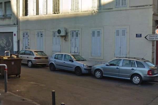 Un homme a été tué par balles de 9 mm dans cette impasse, près du boulevard National, dans le 3e arrondissement de Marseille.