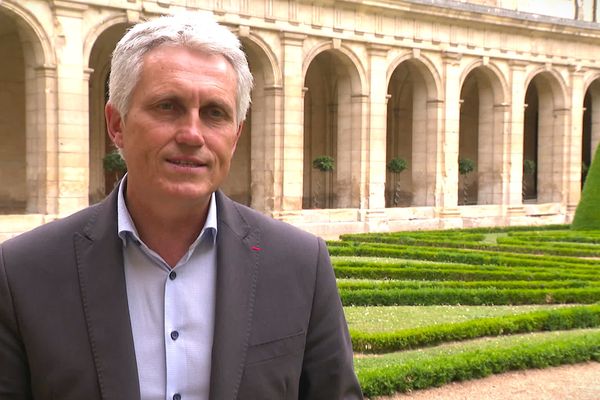 Joël Bruneau, maire de Caen depuis 2014, devrait se lancer dans la campagne des législatives pour devenir député de la circonscription de Caen 1.