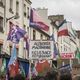 Des milliers de manifestants de gauche ont défilé ce samedi à Paris suite à la nomination de Michel Barnier au poste de Premier ministre.