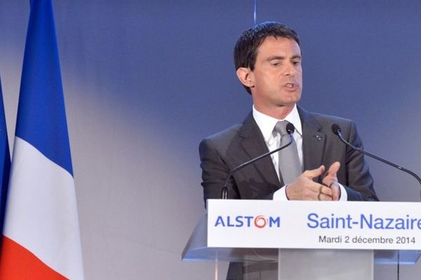 Éolien offshore, le Premier ministre lors de l'inauguration de l'usine Alstom à Saint-Nazaire, Manuel Valls y annonce la création de 300 emplois plus 250 au siège de GE Alstom à Nantes 