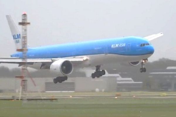 Cet avion de la KLM n'a cessé de vasciller avant de se poser sur le tarmac de l'aéroport d'Amsterdam