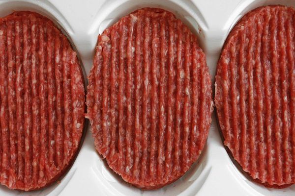 Des steaks hachés Thiriet et des burgers Auchan retirés de la vente à cause de la bactérie E.coli