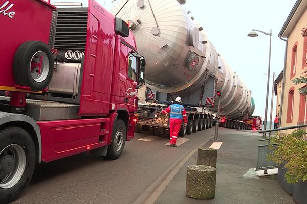 Deux convois de 295 tonnes chacun achemineront des colonnes à l'usine Arkema de Carling (2 décembre)