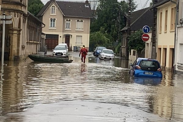 Au plus fort des intempéries, l'eau est montée jusqu'à 60cm dans le centre-ville. 