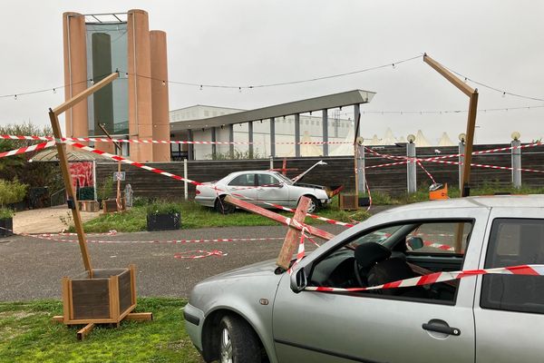 Lors de la nuit d'Halloween, une rixe a dégénéré. Un homme de 21 ans est décédé après avoir reçu un coup de couteau au thorax. A l'image, le parking de la discothèque au lendemain du drame.