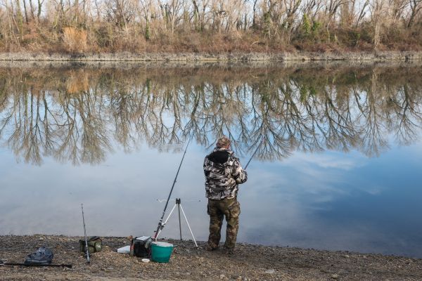 La pêche au vif consiste à utiliser des poissons vivants pour servir d'appât.