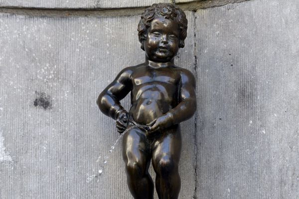 Le Manneken-Pis (le petit homme qui pisse), célèbre monument bruxellois.