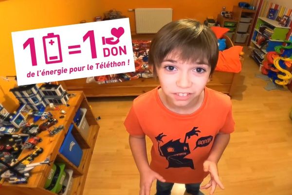 Gauthier, 10 ans, jeune ambassadeur du Téléthon pour l'opération 1 pile = 1 don.