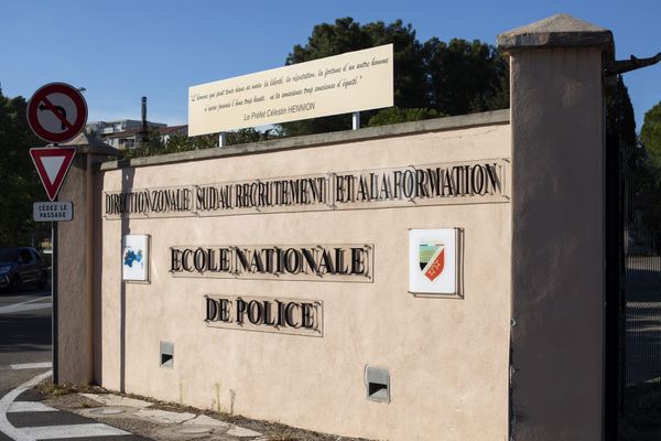 Nîmes - l'Ecole Nationale de Police - archives