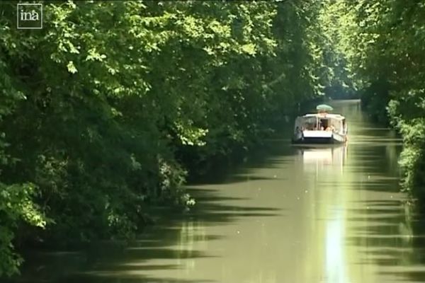 D'ici 2020, dix péniches solaires devraient être construites et permettre le développement d'un tourisme fluvial non bruyant et non polluant en Lot-et-Garonne