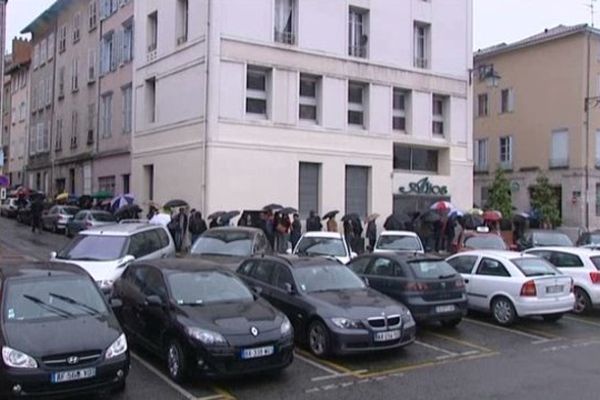 Ce jour là, ce n'était "que pour" des demi-finales...Il devrait y avoir beaucoup plus de monde mercredi à attendre devant le siège du Limoges CSP pour obtenir les précieux sésames !