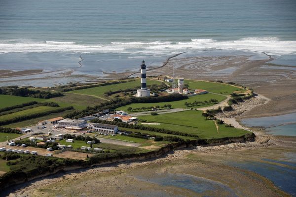 Le dernier signal du téléphone portable du skipper a été borné près de l'île d'Oléron.