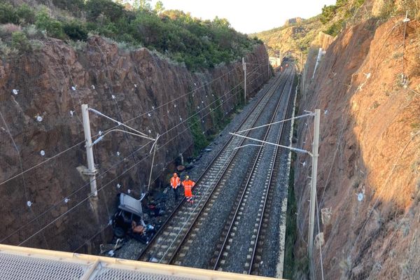 Une voiture est entrée en collision ce matin avec un train entre Cannes et Saint Raphaël.