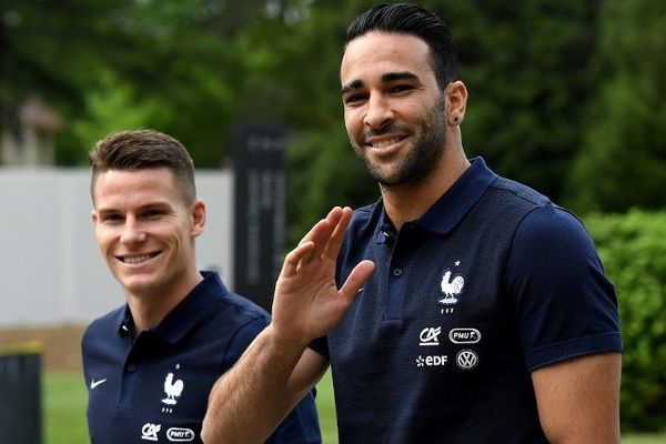 Les joueurs du Séville FC Kevin Gameiro (g) et Adil Rami à leur arrivée à Clairefontaine, le 24 mai 2016.