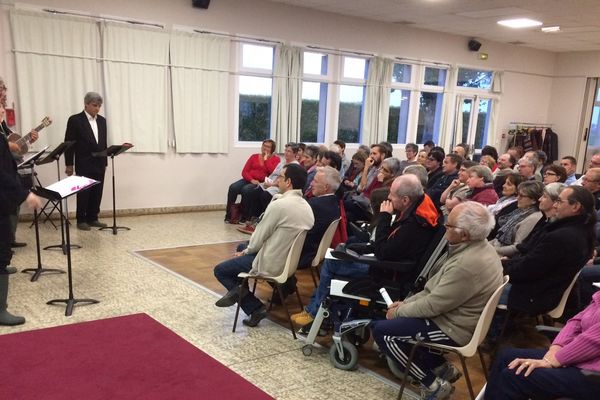 "Envolées de lettres du pays" - Spectacle à Saint-Peravy-la-Colombe (Loiret) par la compagnie "Fous de bassan"