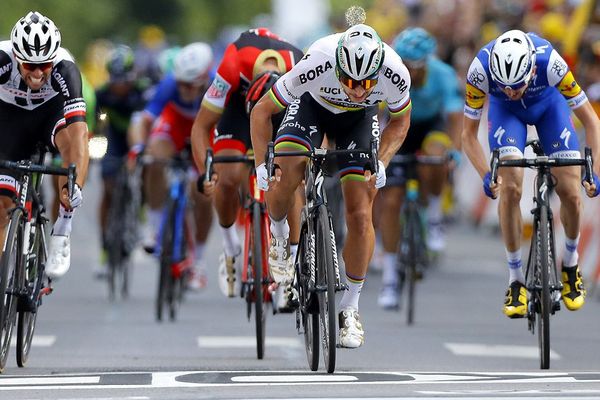 Le Slovaque Peter Sagan sprint pour remporter la 3e étape de la 104e édition du Tour de France, entre Verviers et Longwy, le 03 juillet 2017.