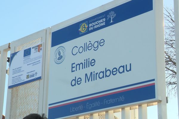 Discours de sourd entre le corps enseignant et le rectorat suite à une violente bagarre dans le collège Emilie de Mirabeau à Marignane.