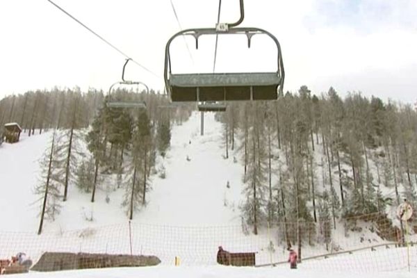 Vendredi, une fillette décède après une chute de plus de 10 mètres d'un télésiège près de Montgenèvre.