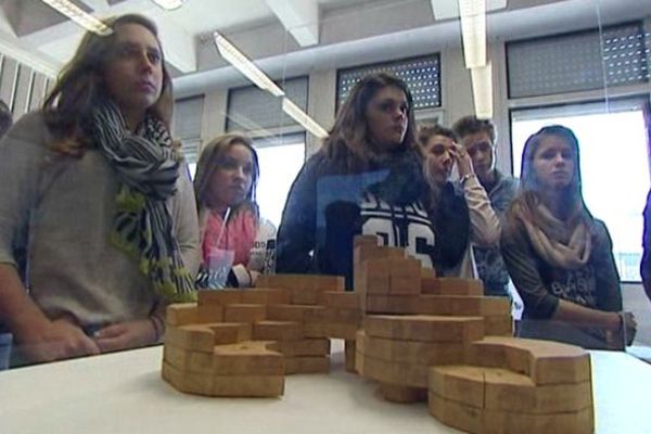 Le FRAC rencontre une classe au Collège de Bazoches-les-Gallerandes (45)