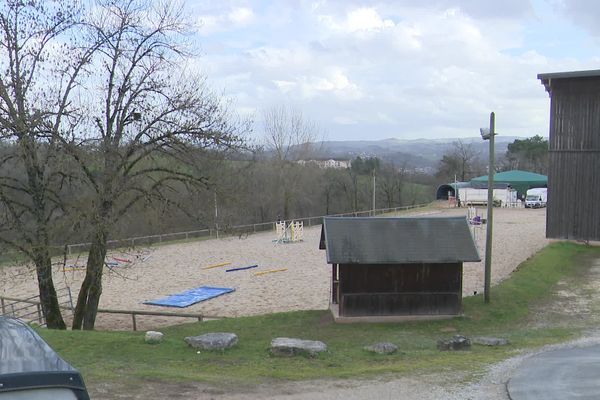 L'exploitant de ce centre équestre briviste a été mis en examen, et placé en détention provisoire, soupçonné de viols, d'agressions et de harcèlements sexuel sur mineurs, entre 2004 et 2018.