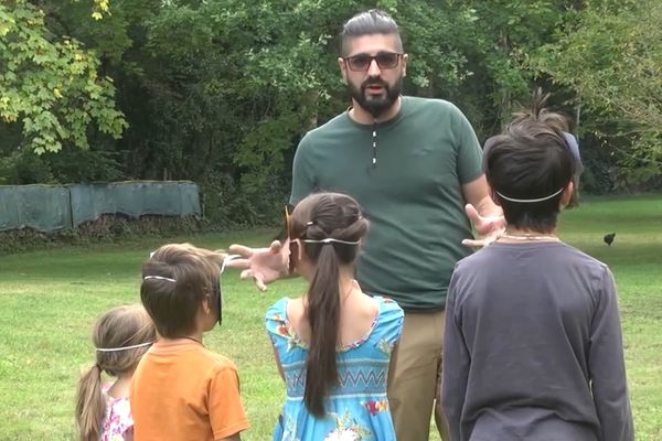 Xavier Lagrange, propriétaire d'un terrain constructible, réalise une vidéo avec ses enfants contre le projet de constructions de la mairie de Bois-le-Roi (Seine-et-Marne)