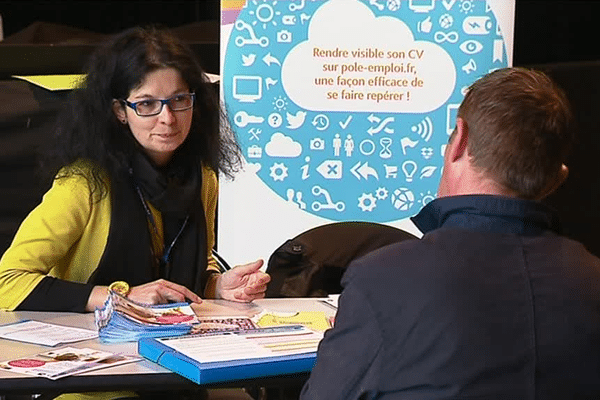 Environ 1.000 personnes ont participé au grand forum pour la formation et l'emploi à Rennes - 4 mai 2017