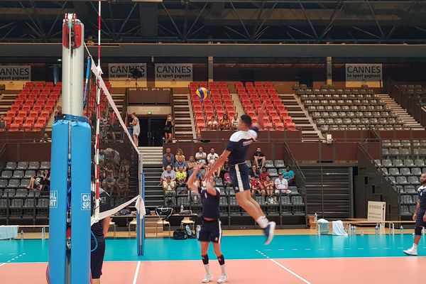 Séjour studieux à Cannes pour l'équipe de France de Volley-ball.