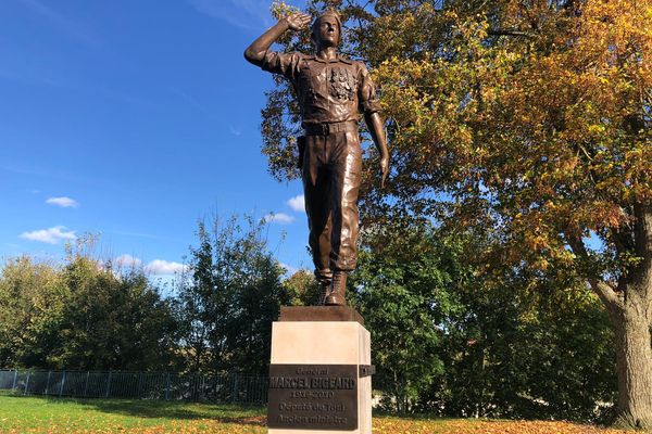 La statue du général Bigeard a été installée square du lieutenant colonel René Génin, à Toul (Meurthe-et-Moselle), jeudi 24 octobre 2024.