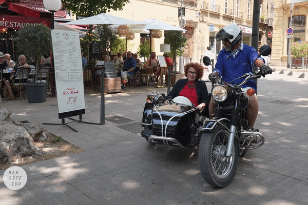 Une façon originale de découvrir la ville d'Aix-en-Provence  : le sidecar !