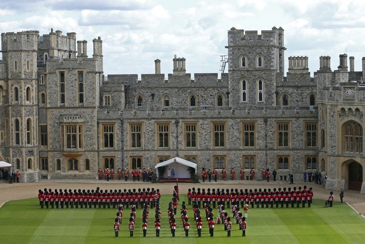 Angleterre Le Personnel De La Reine Elizabeth Ii A Windsor Menace D Une Action Sociale