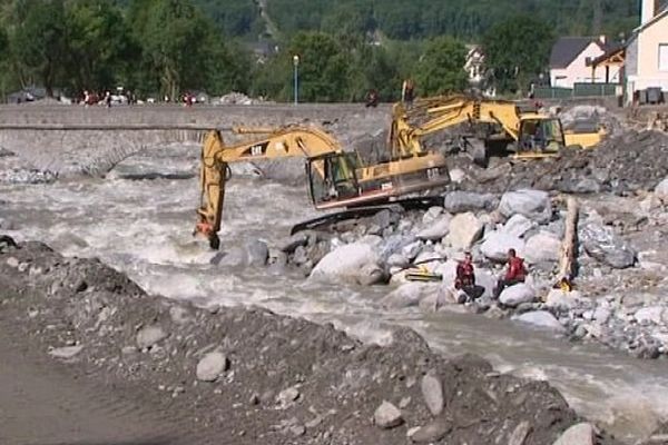 La route vers Viella a disparu dans le torrent