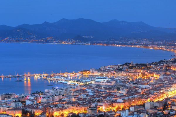 C'est sur une plage à Cannes que le corps sans vie d'un sans abri a été retrouvé ce jeudi.