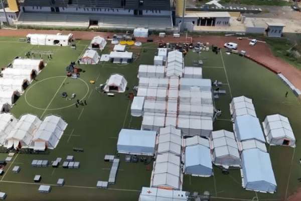 Mamoudzou (Mayotte) - l'ESCRIM de la Sécurité civile est installé sur le stade de Cavani - 28 décembre 2024.